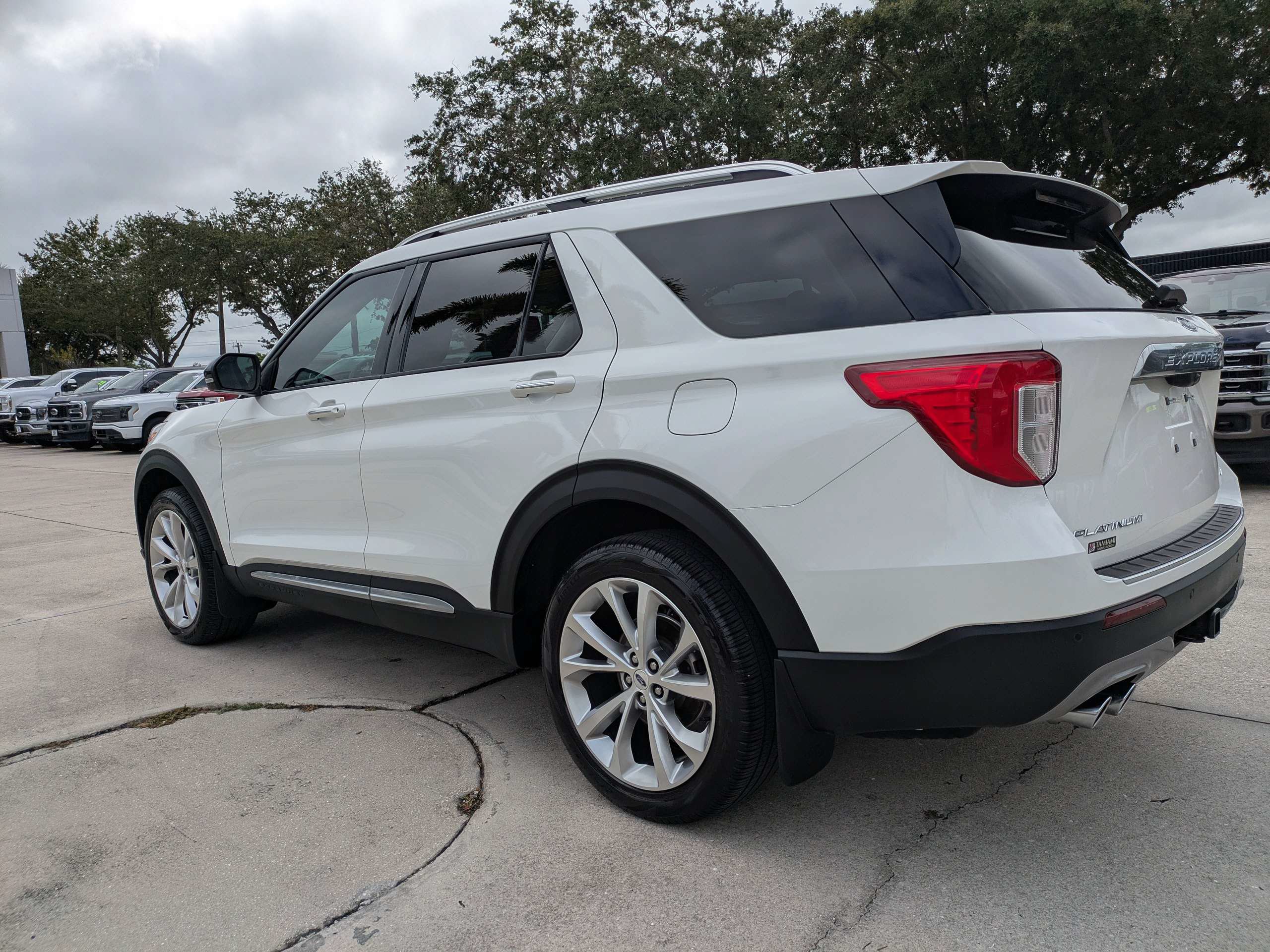 Certified 2023 Ford Explorer Platinum w/ Technology Package AWD/4WD image 6