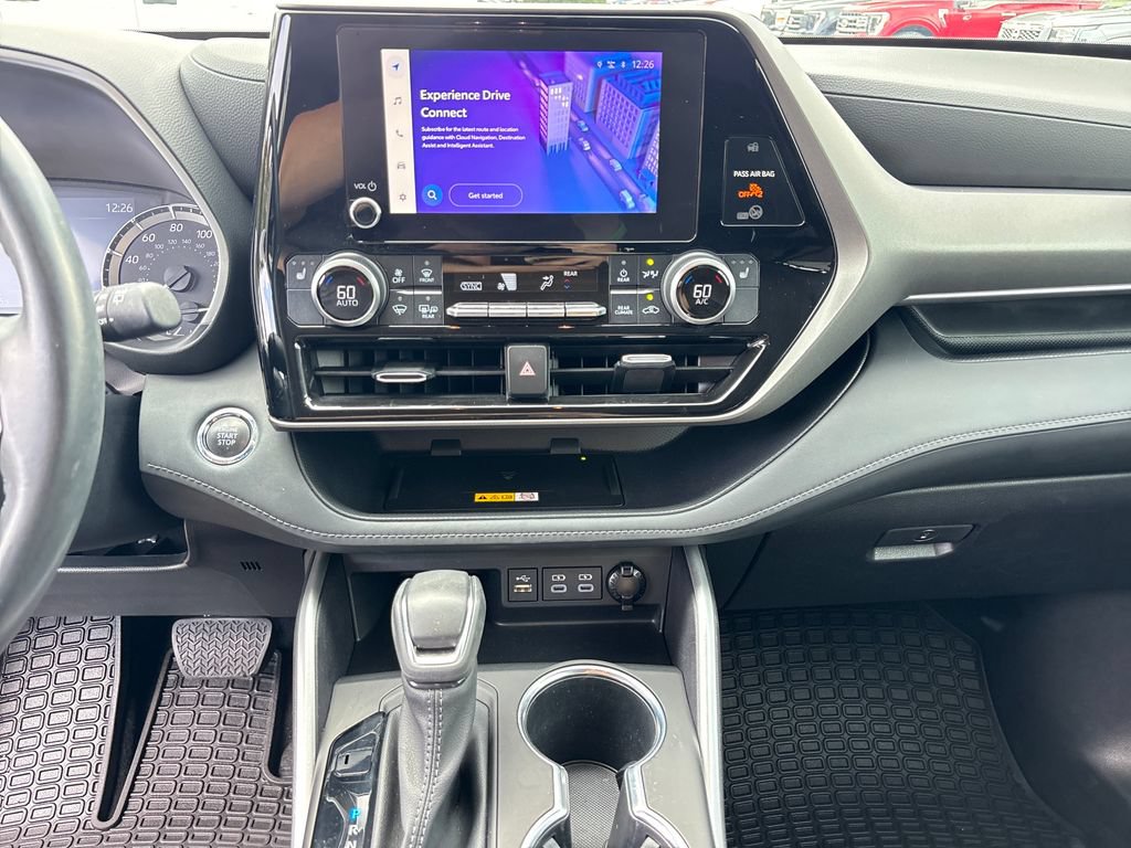 Used 2023 Toyota Highlander XLE FWD image 23