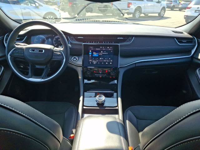 Used 2025 Jeep Grand Cherokee Altitude AWD/4WD image 10