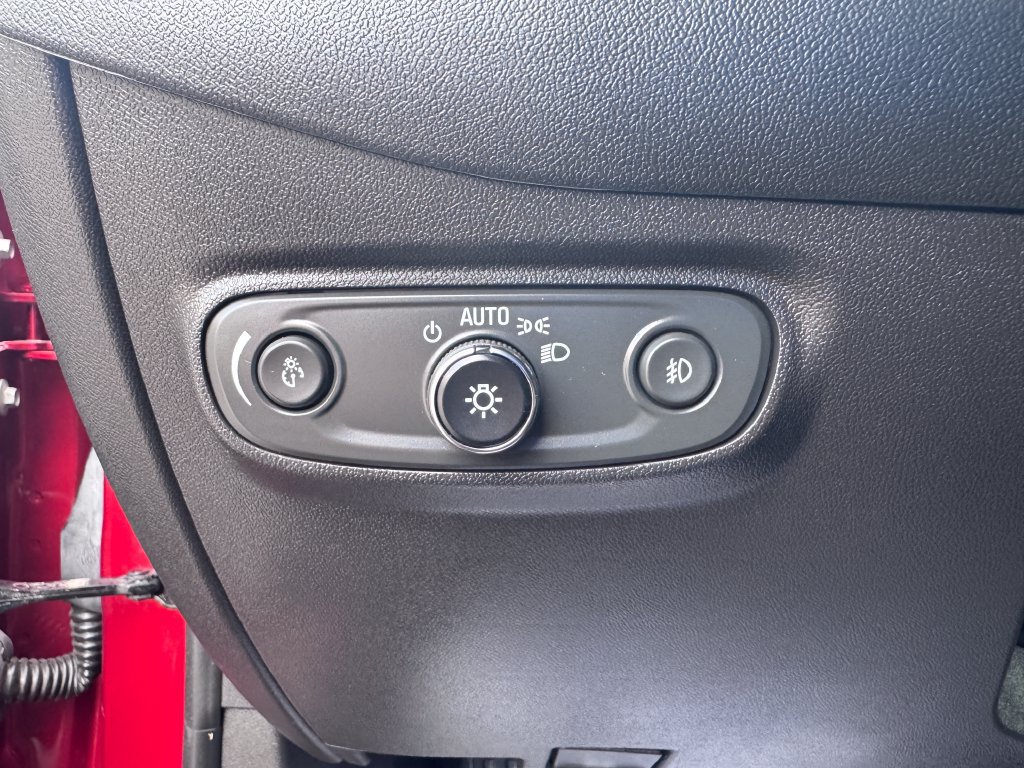 Used 2023 Chevrolet Equinox Premier AWD/4WD image 16