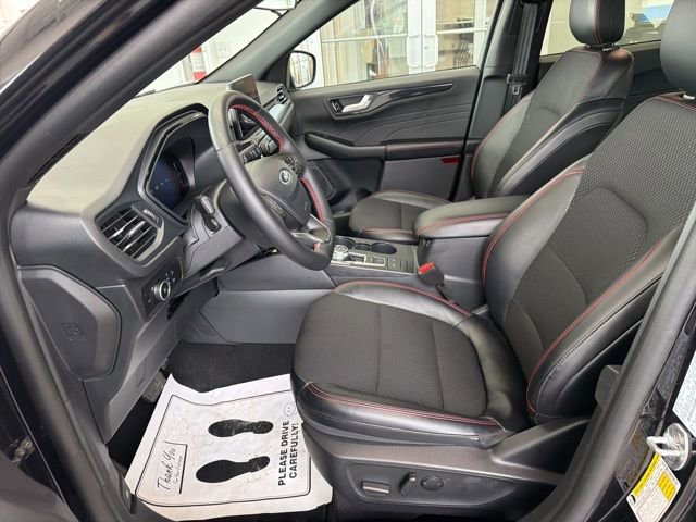 Certified 2025 Ford Escape ST-Line Select AWD/4WD image 16