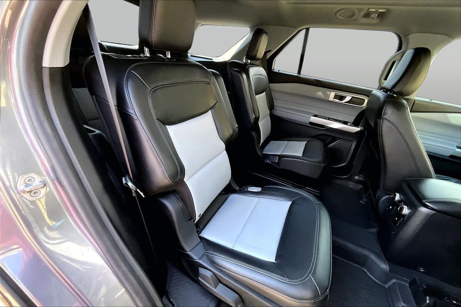 Certified 2022 Ford Explorer XLT w/ Equipment Group 202A RWD image 20