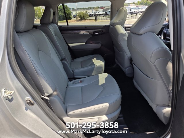Used 2023 Toyota Highlander Limited FWD image 15