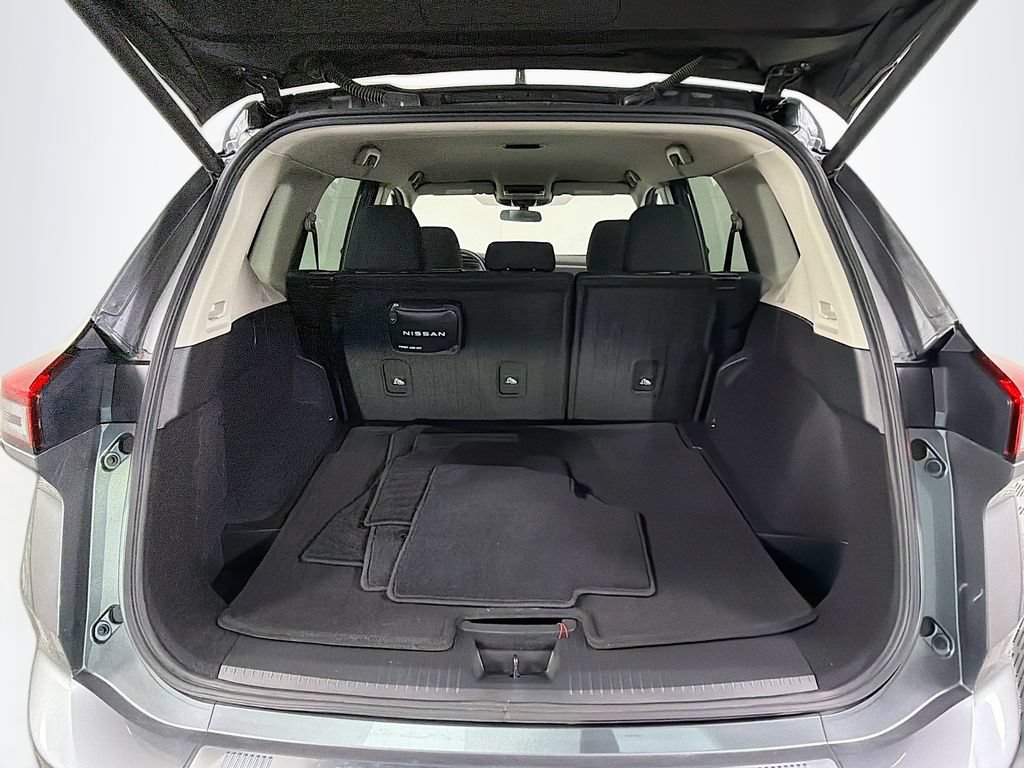 Used 2025 Nissan Rogue SV FWD image 27