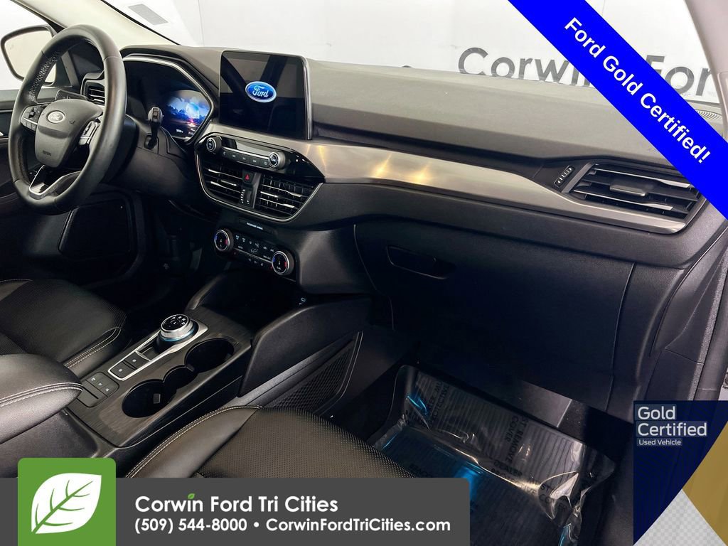 Certified 2022 Ford Escape Titanium w/ Class II Trailer Tow Package image 31