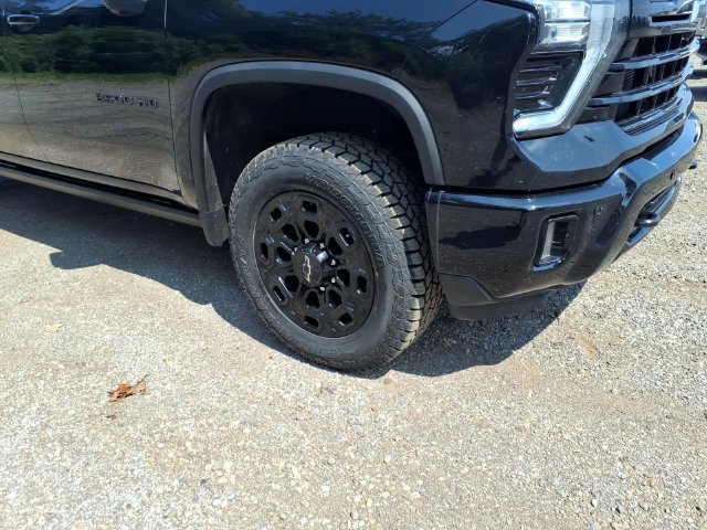 Used 2024 Chevrolet Silverado 2500 LTZ w/ LTZ Plus Package AWD/4WD image 4