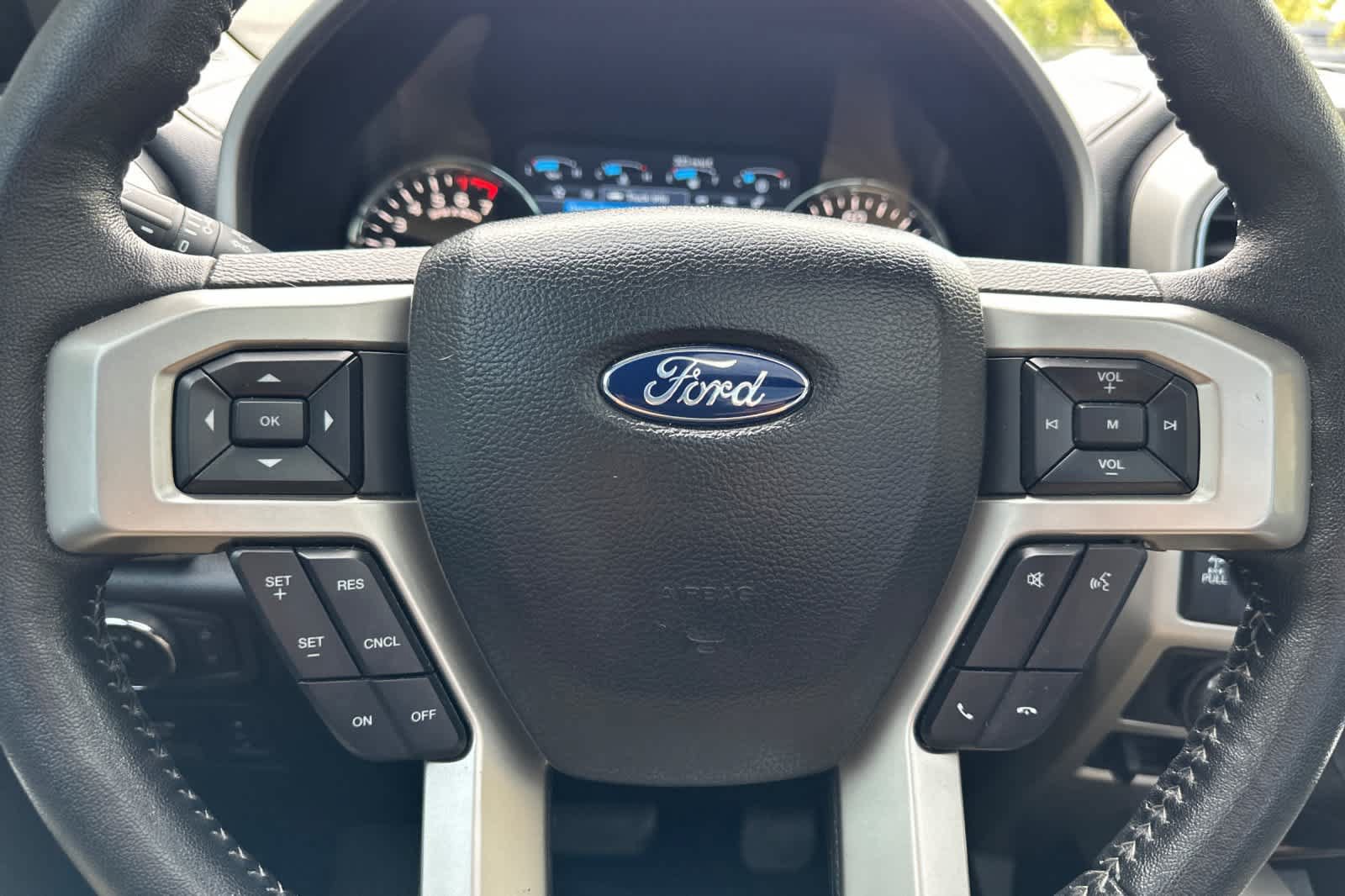 Certified 2019 Ford F150 Lariat w/ Equipment Group 502A Luxury AWD/4WD image 23