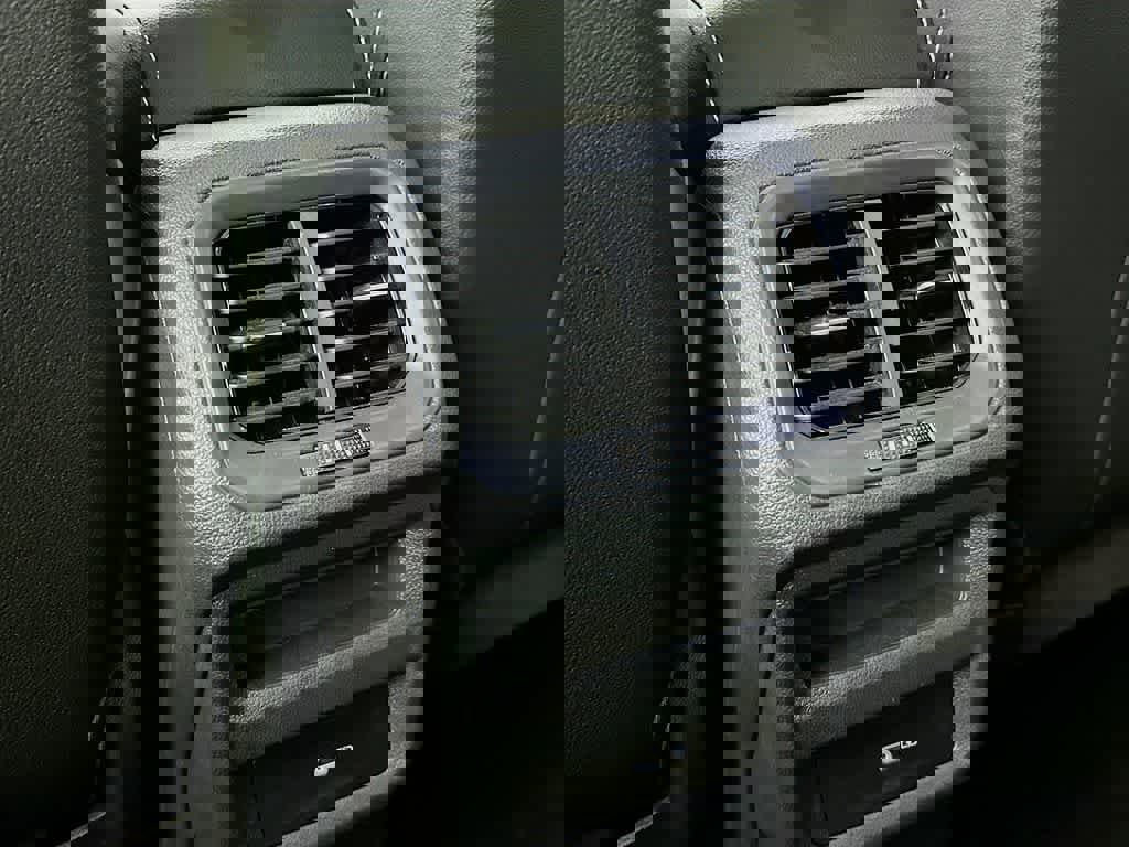 Used 2023 Volkswagen Taos SE w/ Panoramic Sunroof Package image 13