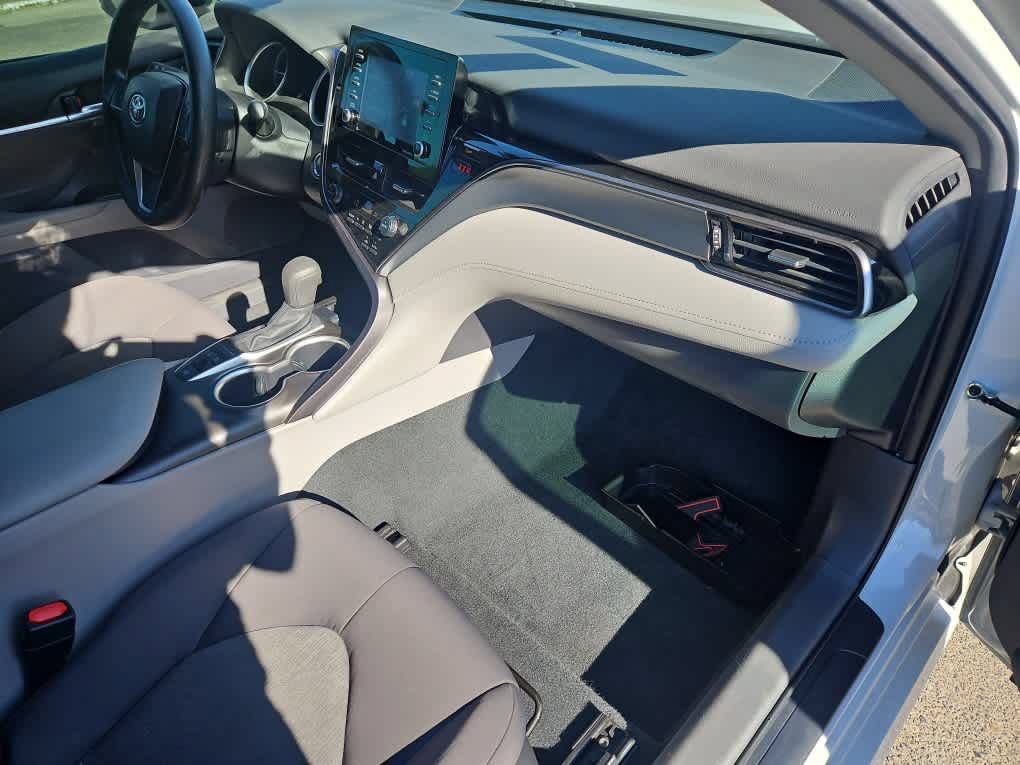 Used 2022 Toyota Camry LE FWD image 13