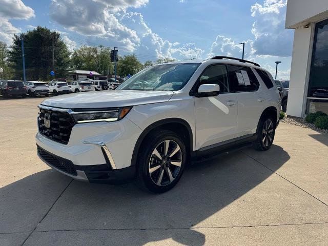 Used 2025 Honda Pilot Touring image 3
