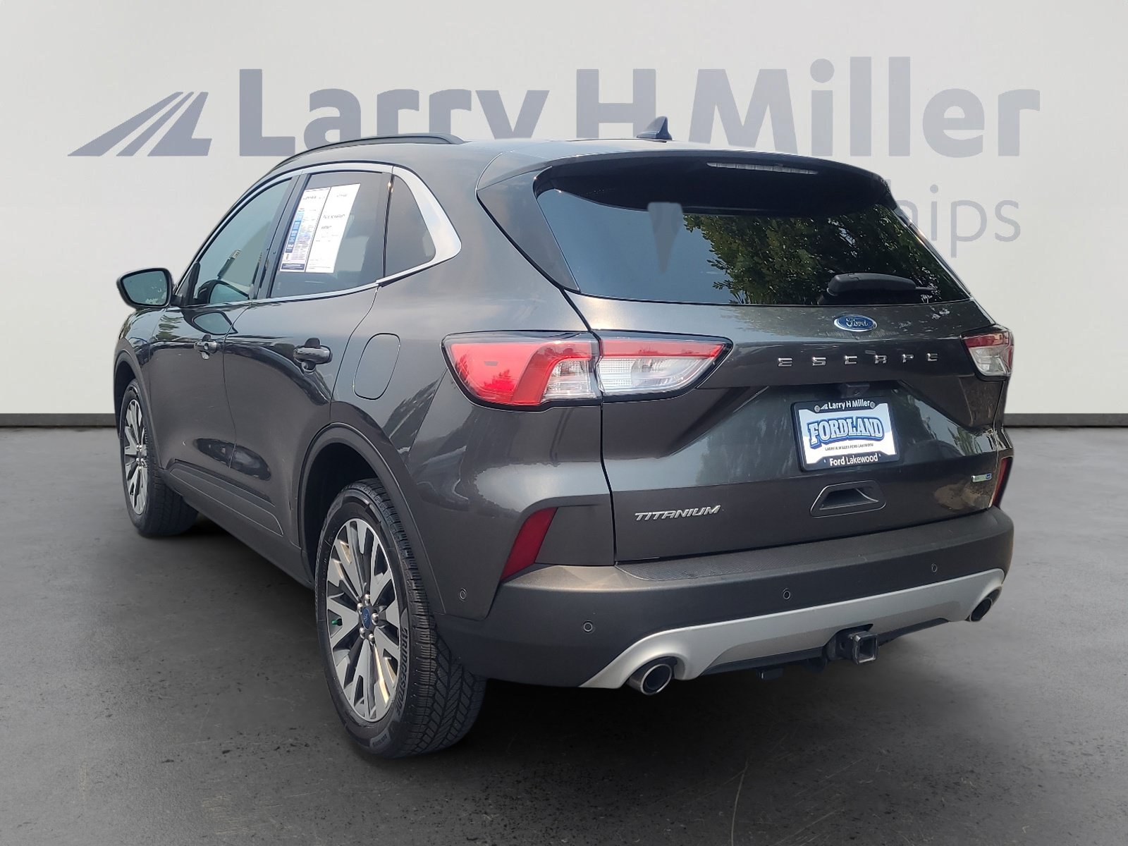 Certified 2020 Ford Escape Titanium AWD/4WD image 3
