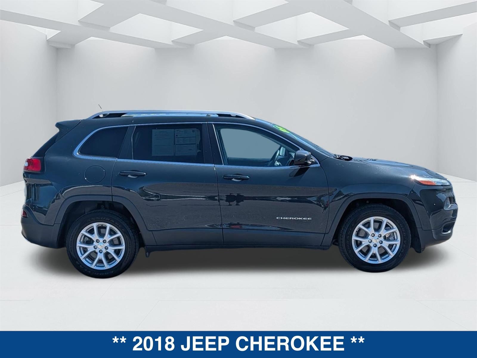 Used 2018 Jeep Cherokee Latitude Plus image 3