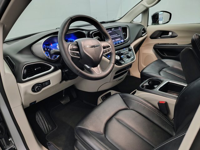 Used 2024 Chrysler Pacifica Touring-L FWD image 40