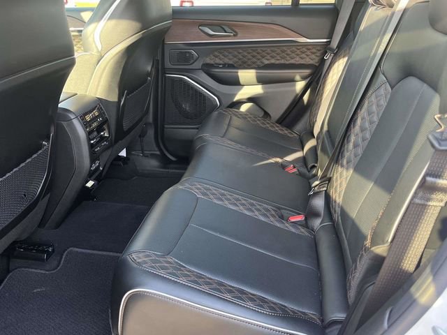 Used 2025 Jeep Grand Cherokee Summit image 7