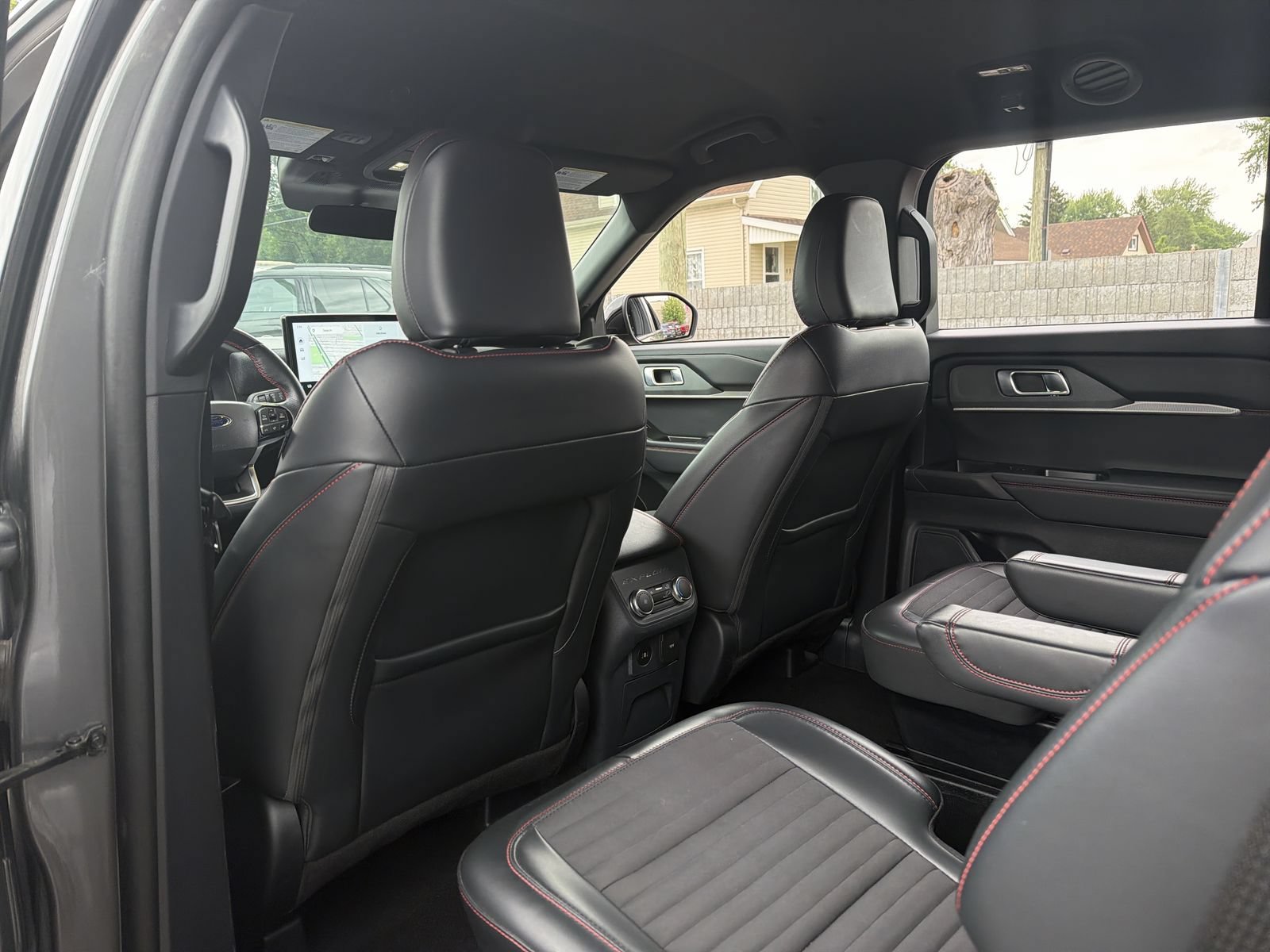 Certified 2025 Ford Explorer ST-Line AWD/4WD image 23