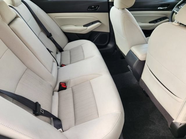 Used 2025 Nissan Altima 2.5 SV FWD image 31