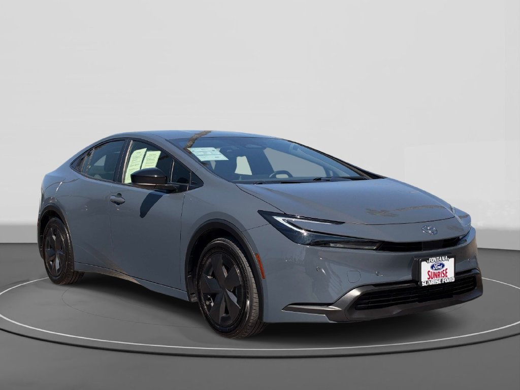 Used 2024 Toyota Prius LE FWD image 4