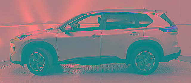 Used 2024 Nissan Rogue SV image 2