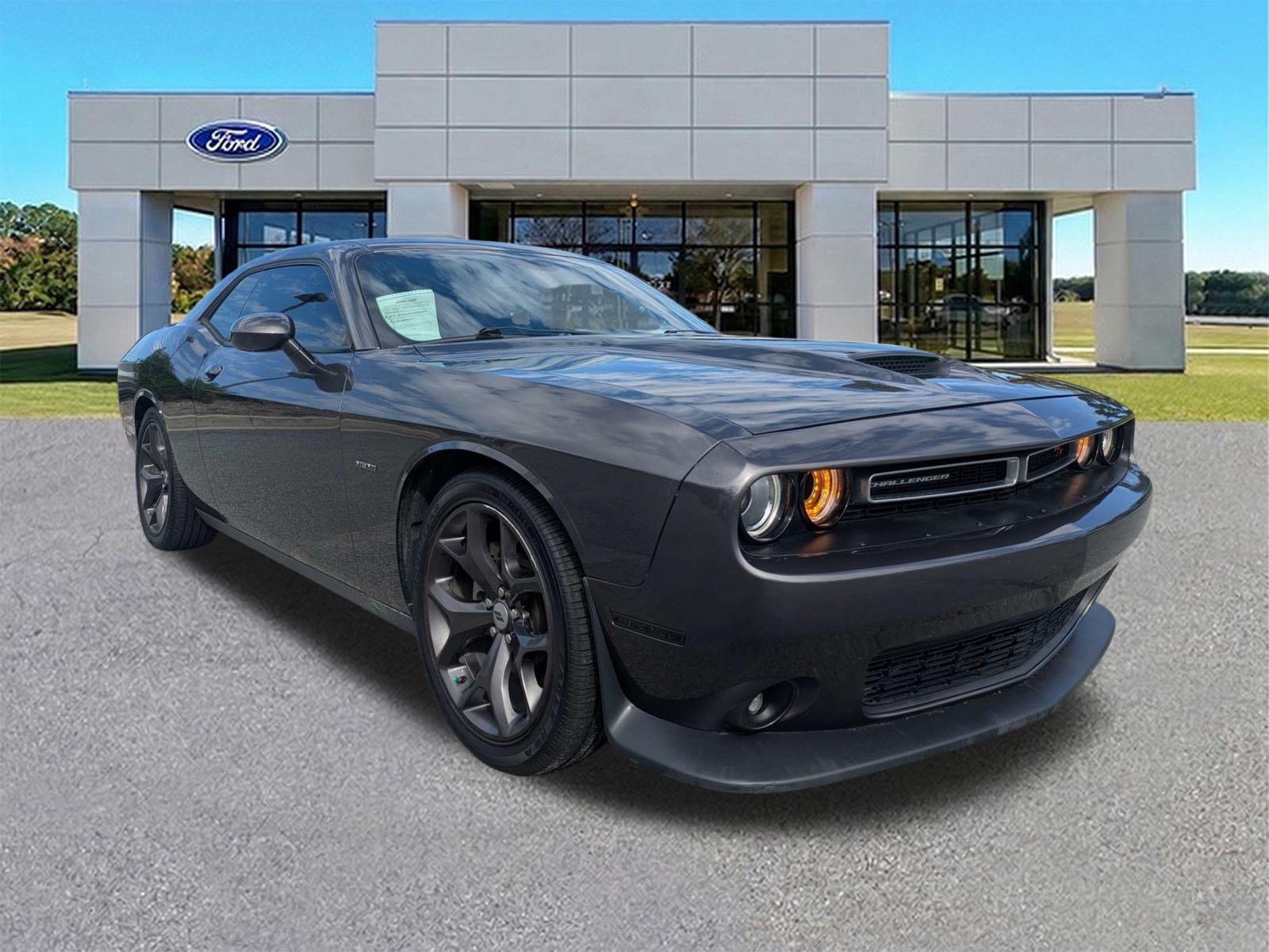Used 2019 Dodge Challenger R/T RWD image 2