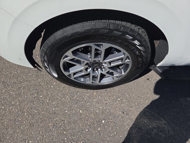 Certified 2025 Ford Expedition Active image 9