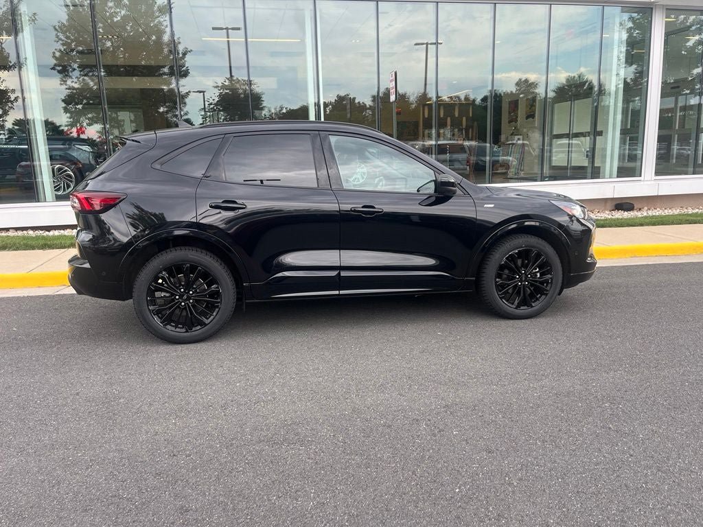 Certified 2024 Ford Escape ST-Line Elite w/ Premium Technology Package AWD/4WD image 11