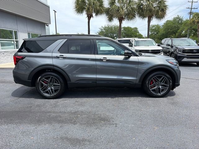 Certified 2025 Ford Explorer ST-Line w/ Premium Package AWD/4WD image 9