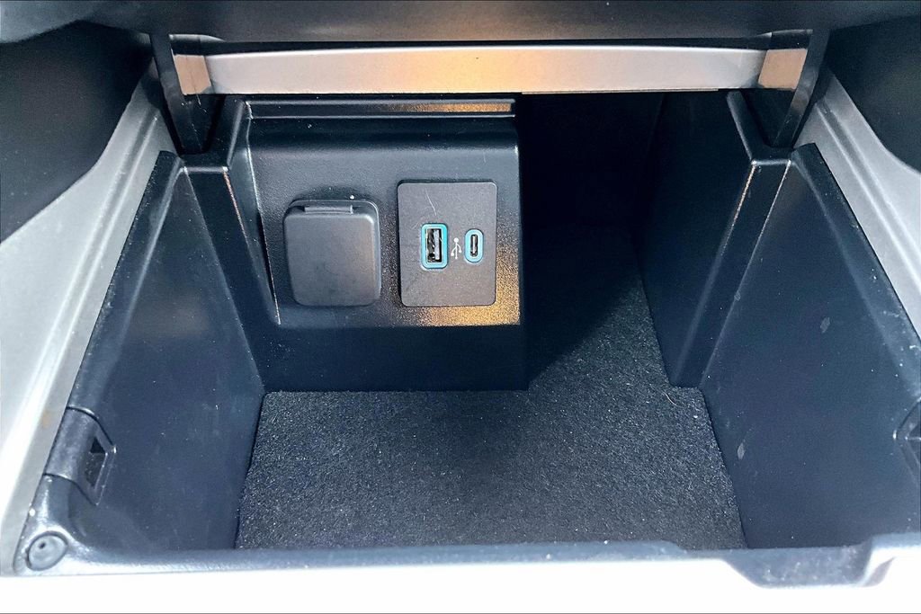 Certified 2022 Ford Explorer XLT w/ Equipment Group 202A AWD/4WD image 33