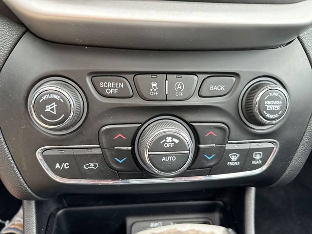 Used 2017 Jeep Cherokee Trailhawk AWD/4WD image 19