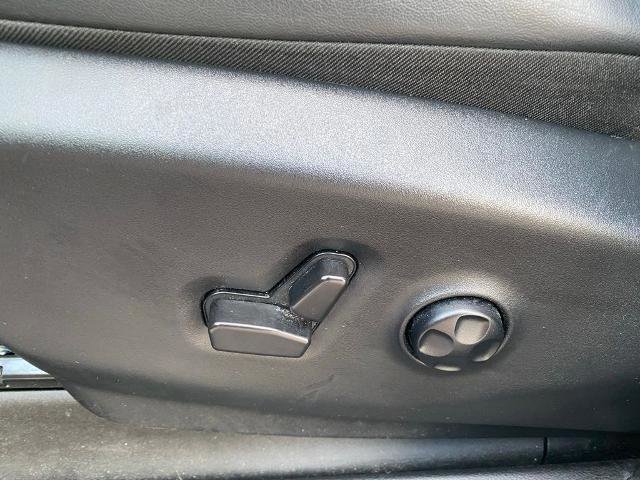 Used 2025 Chrysler Pacifica Limited image 15