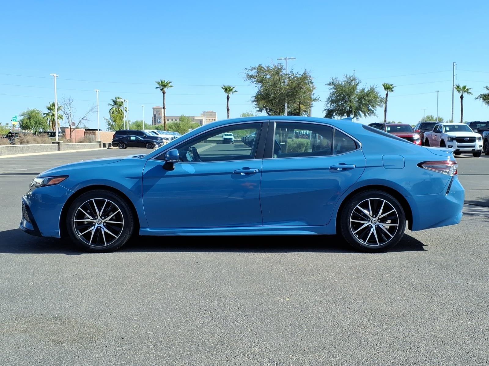 Used 2023 Toyota Camry SE w/ Convenience Package FWD image 2