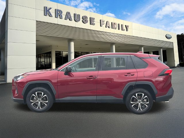 Used 2022 Toyota RAV4 LE FWD image 4