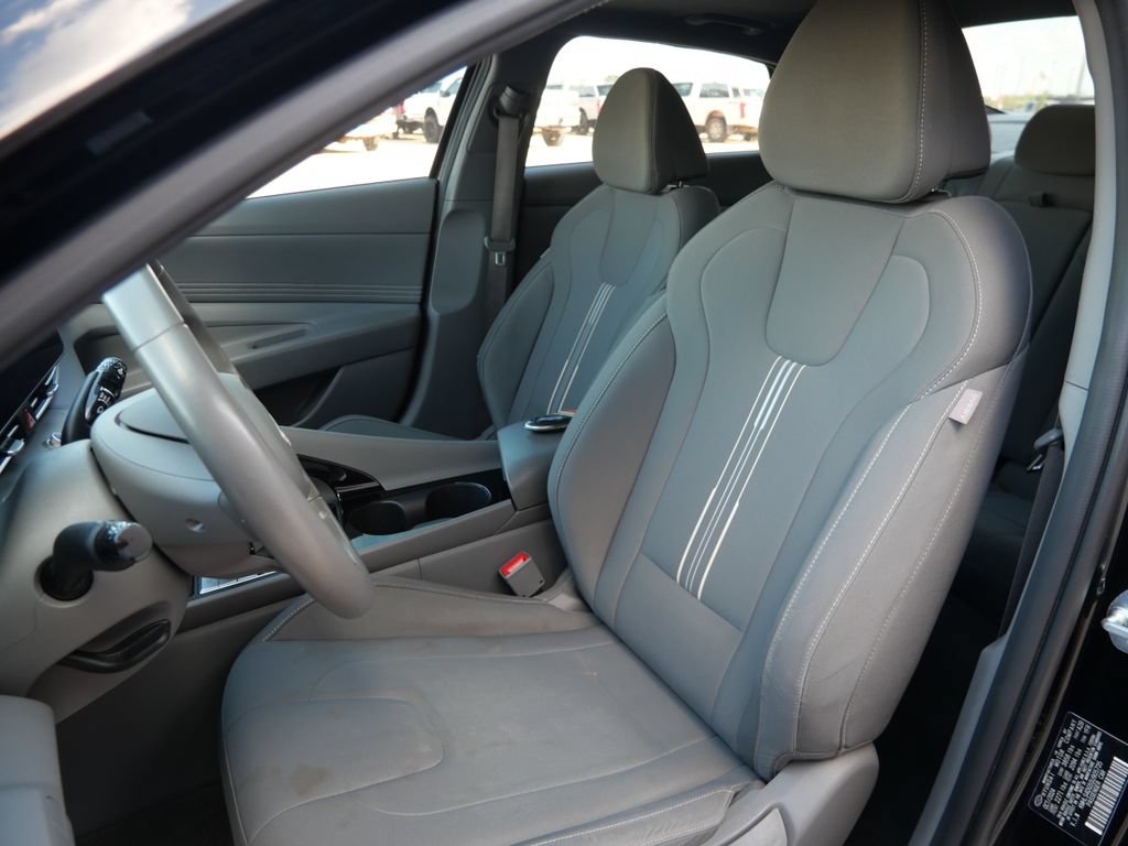 Used 2025 Hyundai Elantra SEL FWD image 15