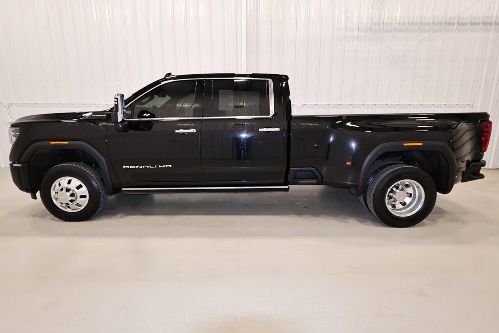 Used 2026 GMC Sierra 3500 Denali Ultimate image 2