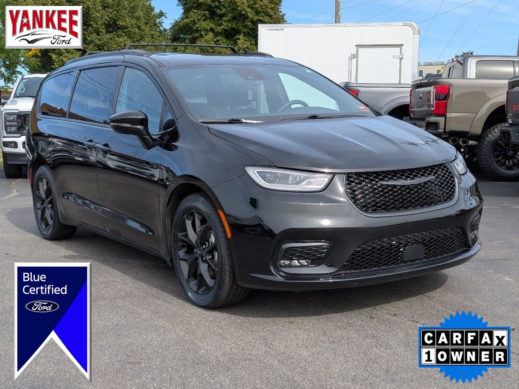 Used 2025 Chrysler Pacifica Limited FWD image 1
