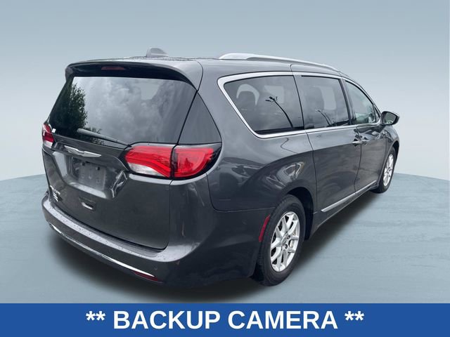 Used 2020 Chrysler Pacifica Touring-L FWD image 3