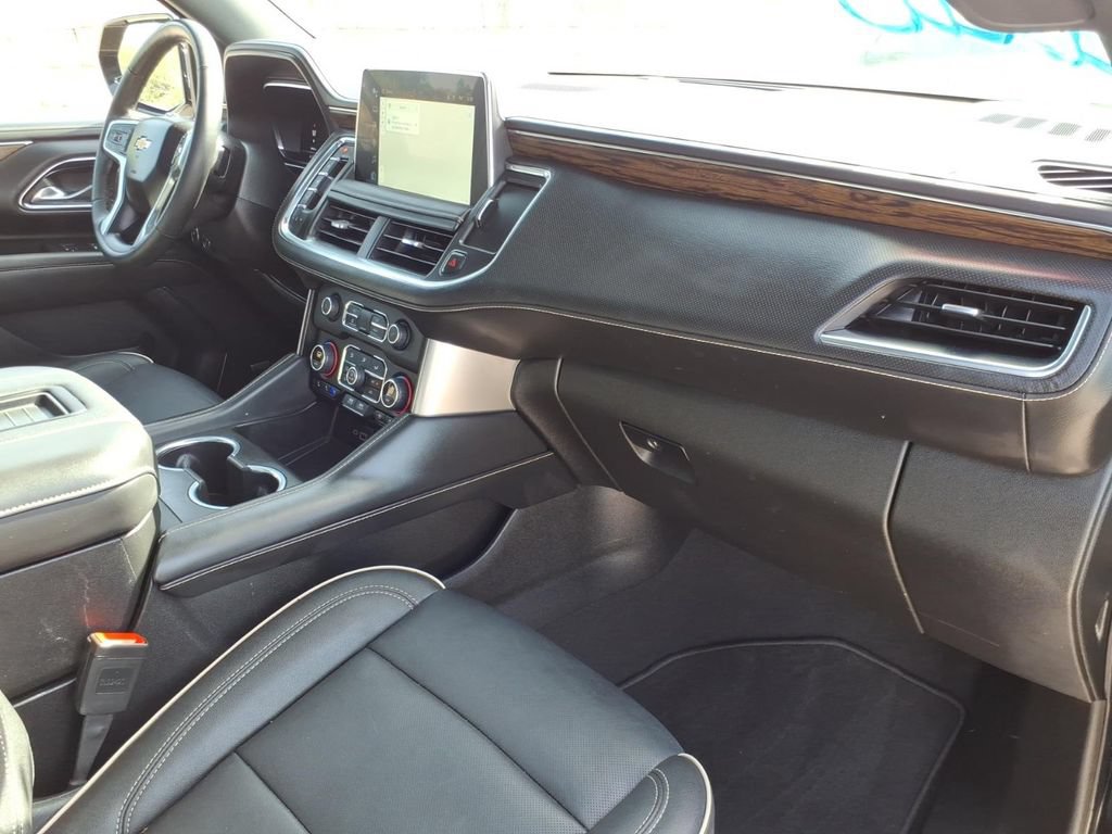 Used 2024 Chevrolet Tahoe Premier w/ Premium Package AWD/4WD image 4