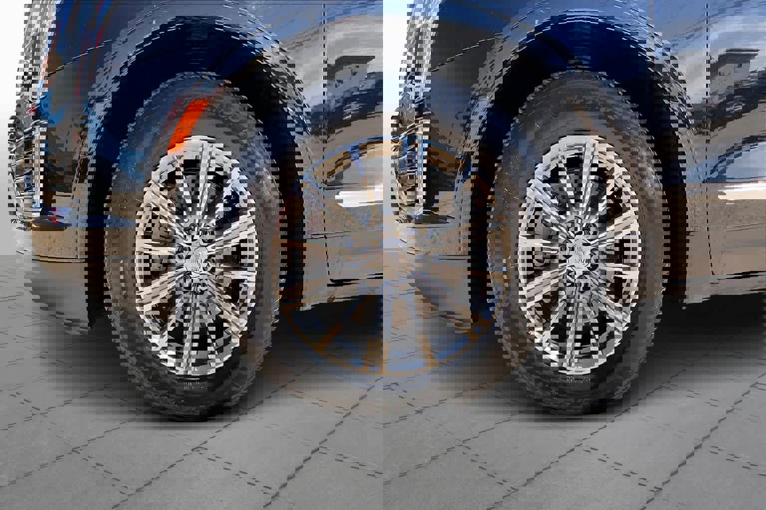 Used 2017 Cadillac XT5 Luxury w/ Driver Awareness Package image 10