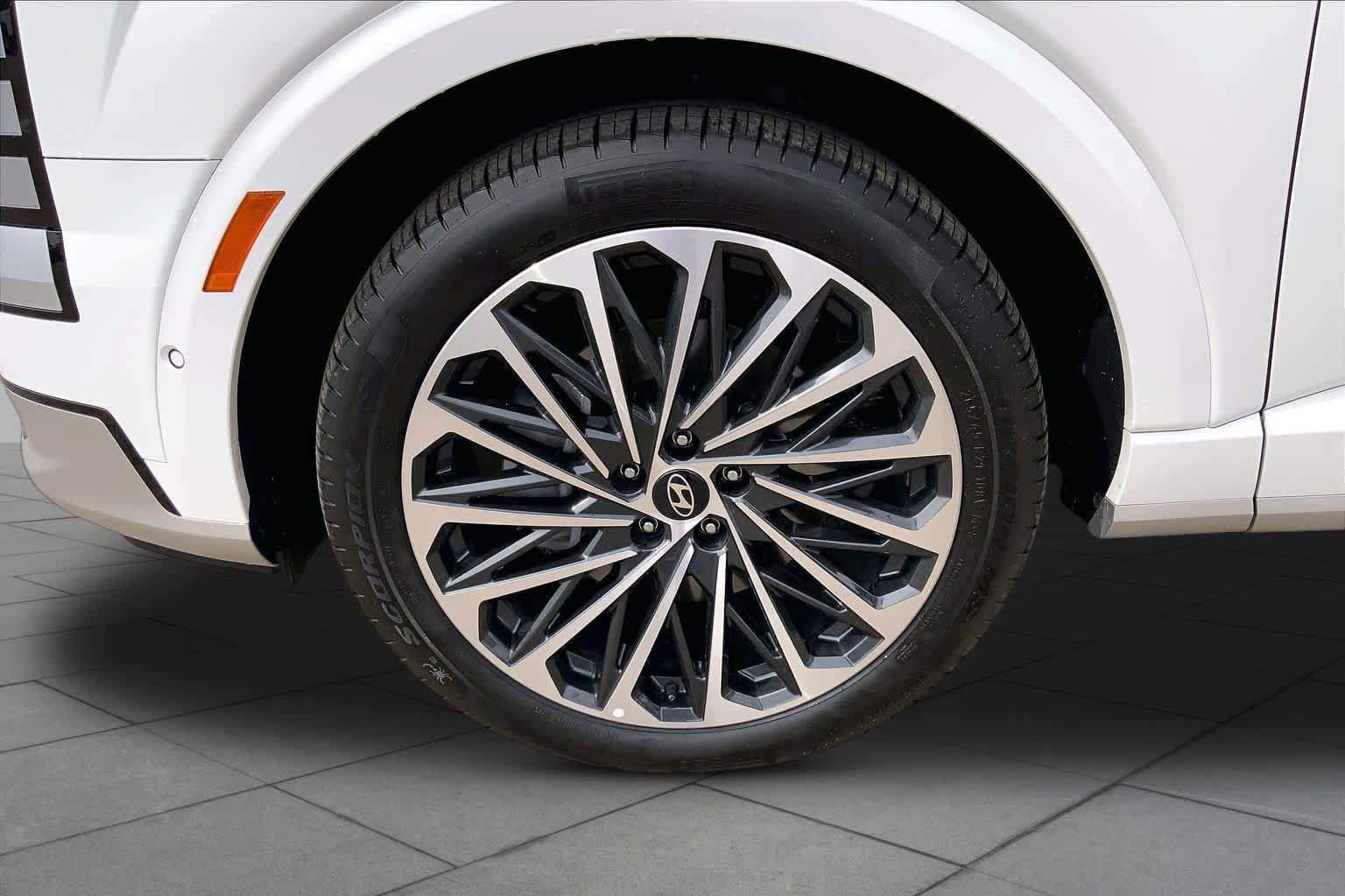 Used 2026 Hyundai Palisade Calligraphy AWD/4WD image 11