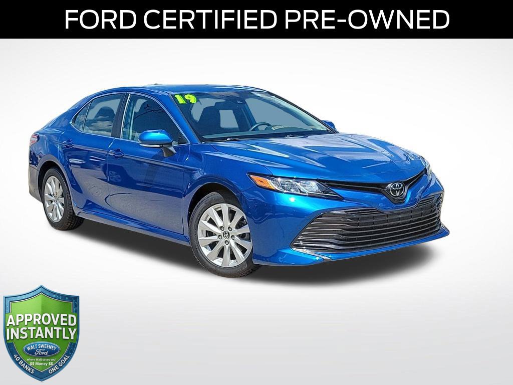 Used 2019 Toyota Camry LE w/ Convenience Package FWD image 1