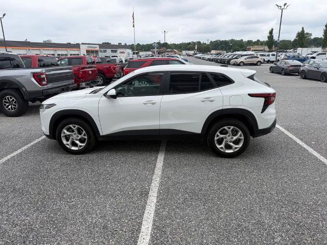 Used 2025 Chevrolet Trax LS w/ LS Convenience Package FWD image 5