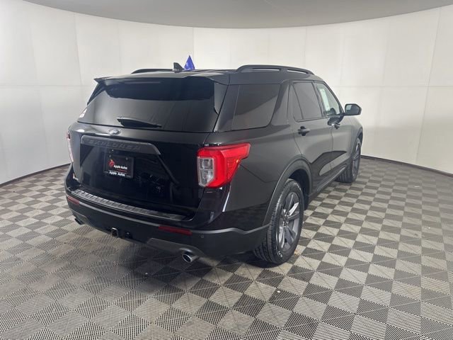Certified 2022 Ford Explorer XLT w/ Equipment Group 202A image 4