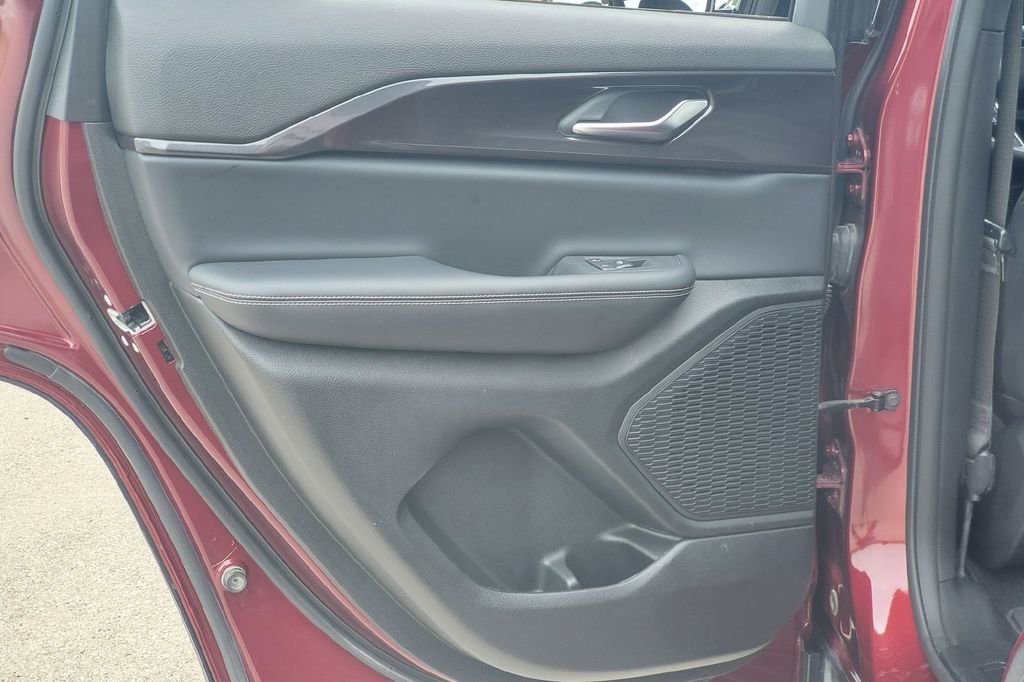 Used 2023 Jeep Grand Cherokee Altitude RWD image 24