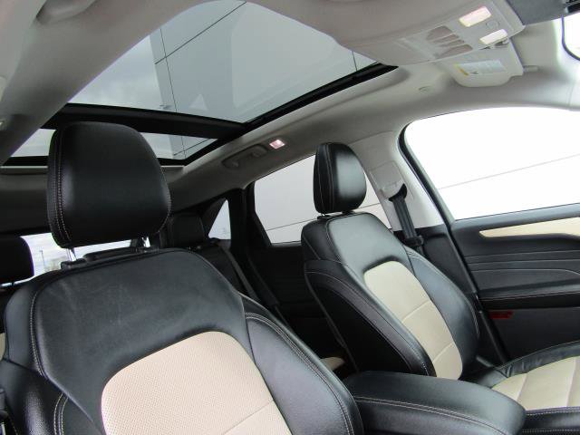 Certified 2022 Ford Escape Titanium w/ Titanium Elite Package AWD/4WD image 3