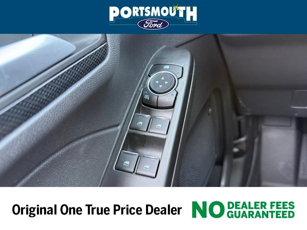 Certified 2025 Ford Escape ST-Line Elite w/ Class II Trailer Tow Package AWD/4WD image 33