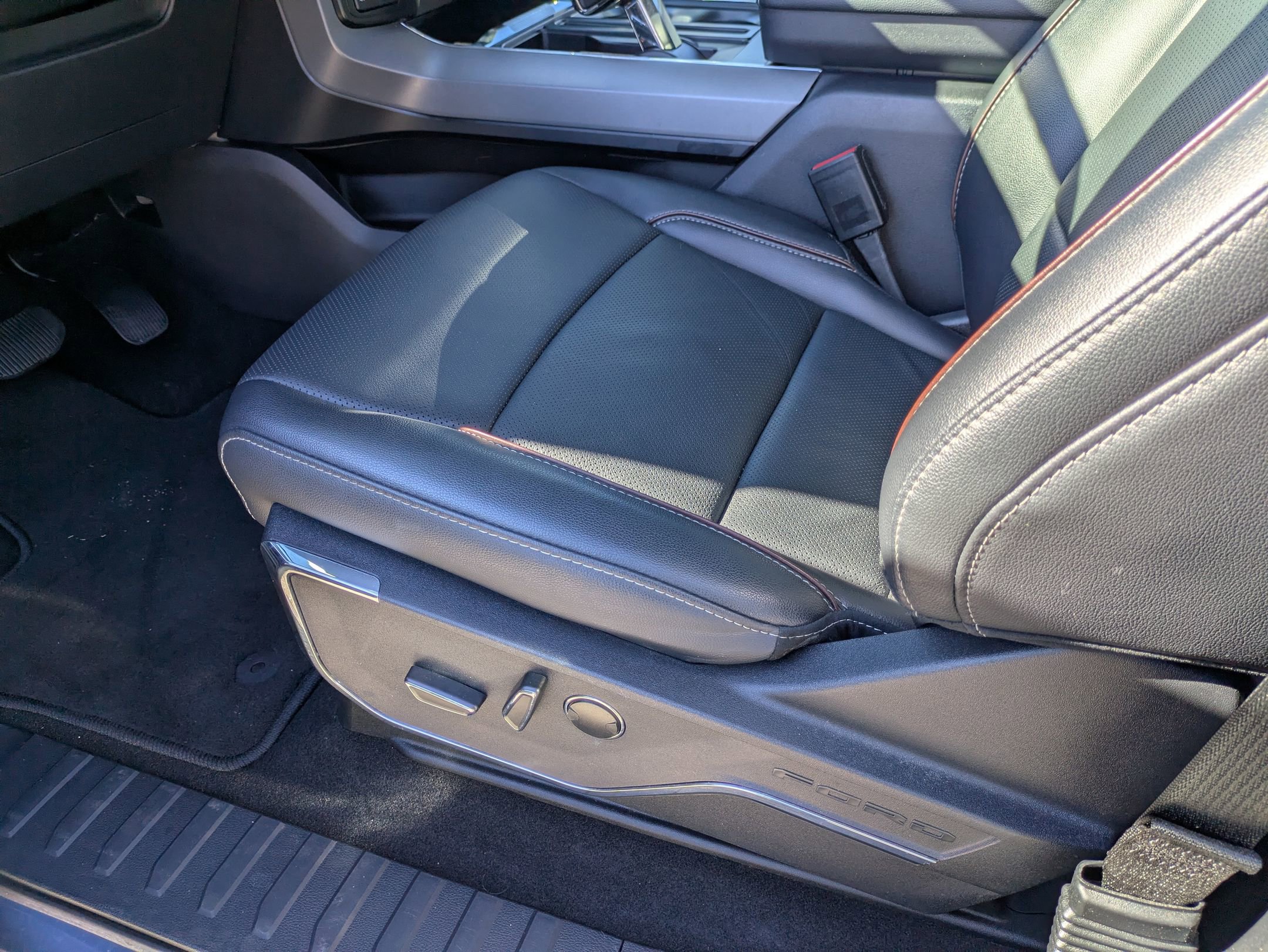 Certified 2023 Ford F150 Lariat w/ Equipment Group 502A High image 13