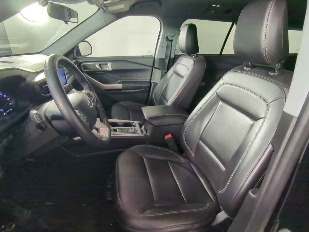 Certified 2022 Ford Explorer XLT w/ Equipment Group 202A image 12