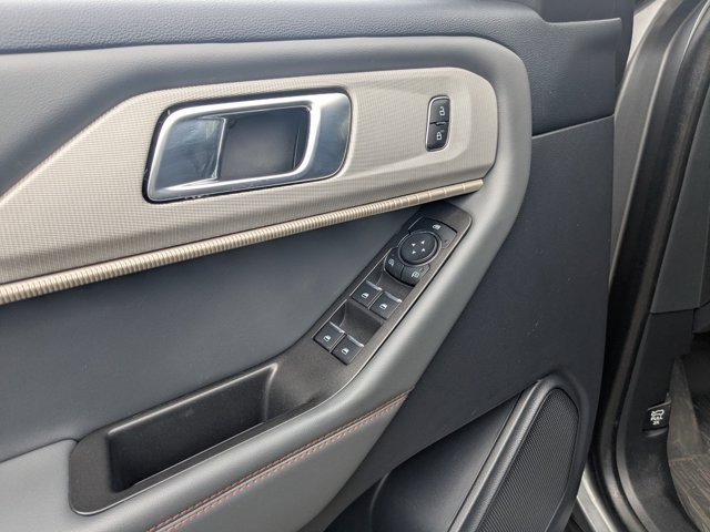 Certified 2025 Ford Explorer Active AWD/4WD image 12