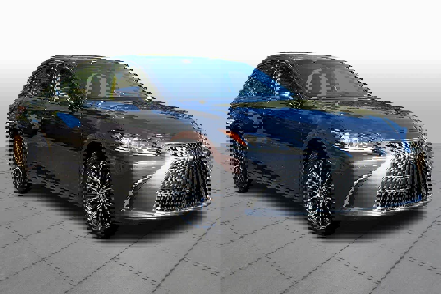 Used 2024 Lexus ES 350 w/ Premium Package image 5