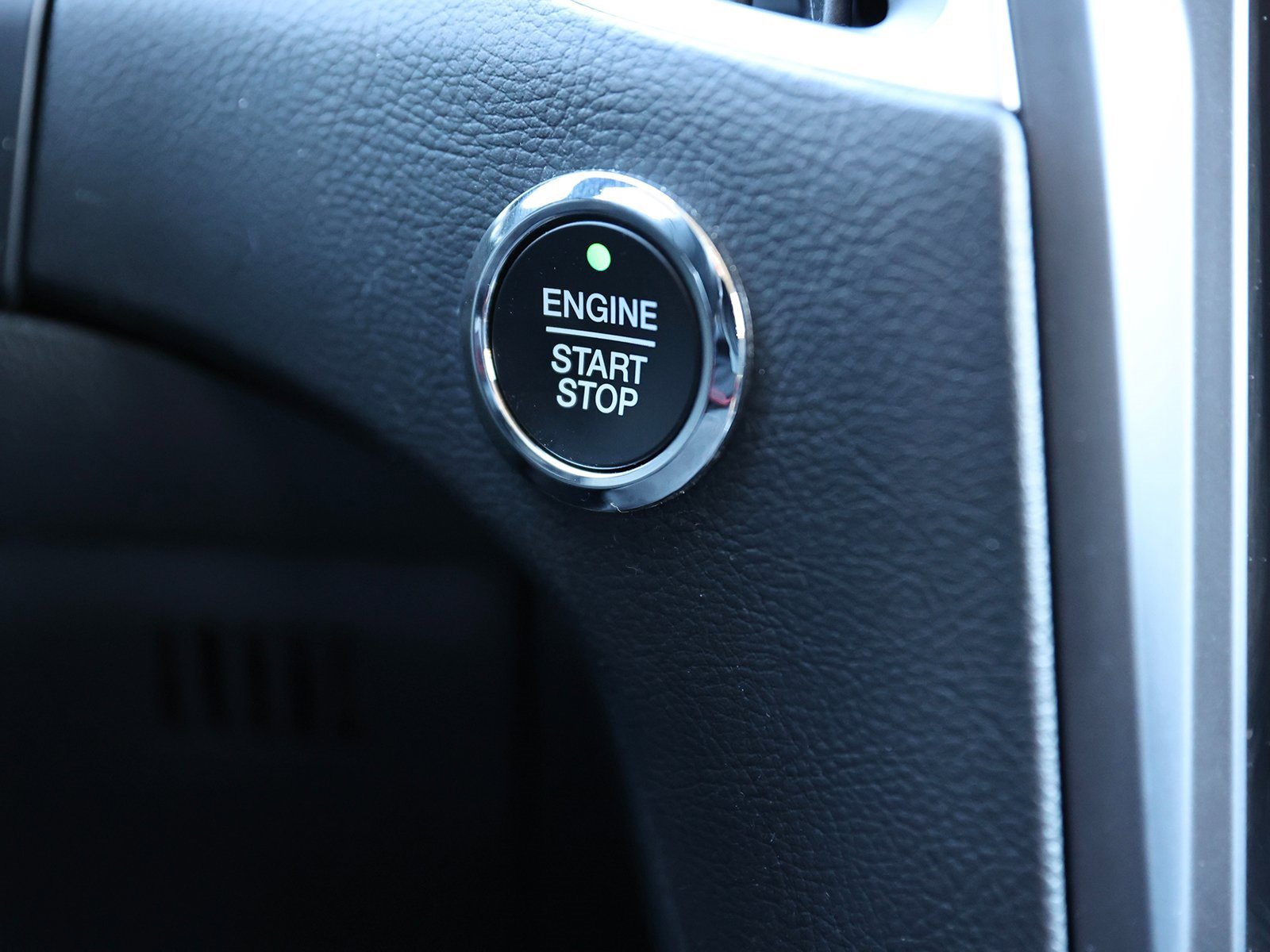 Certified 2023 Ford Edge SE w/ Black Appearance Package image 30