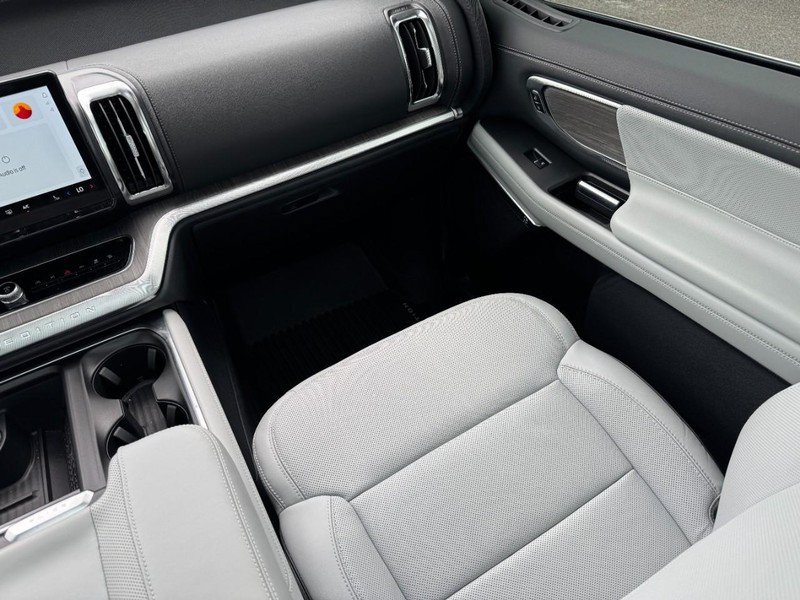 Certified 2025 Ford Expedition Max Platinum w/ Platinum Ultimate Package AWD/4WD image 16